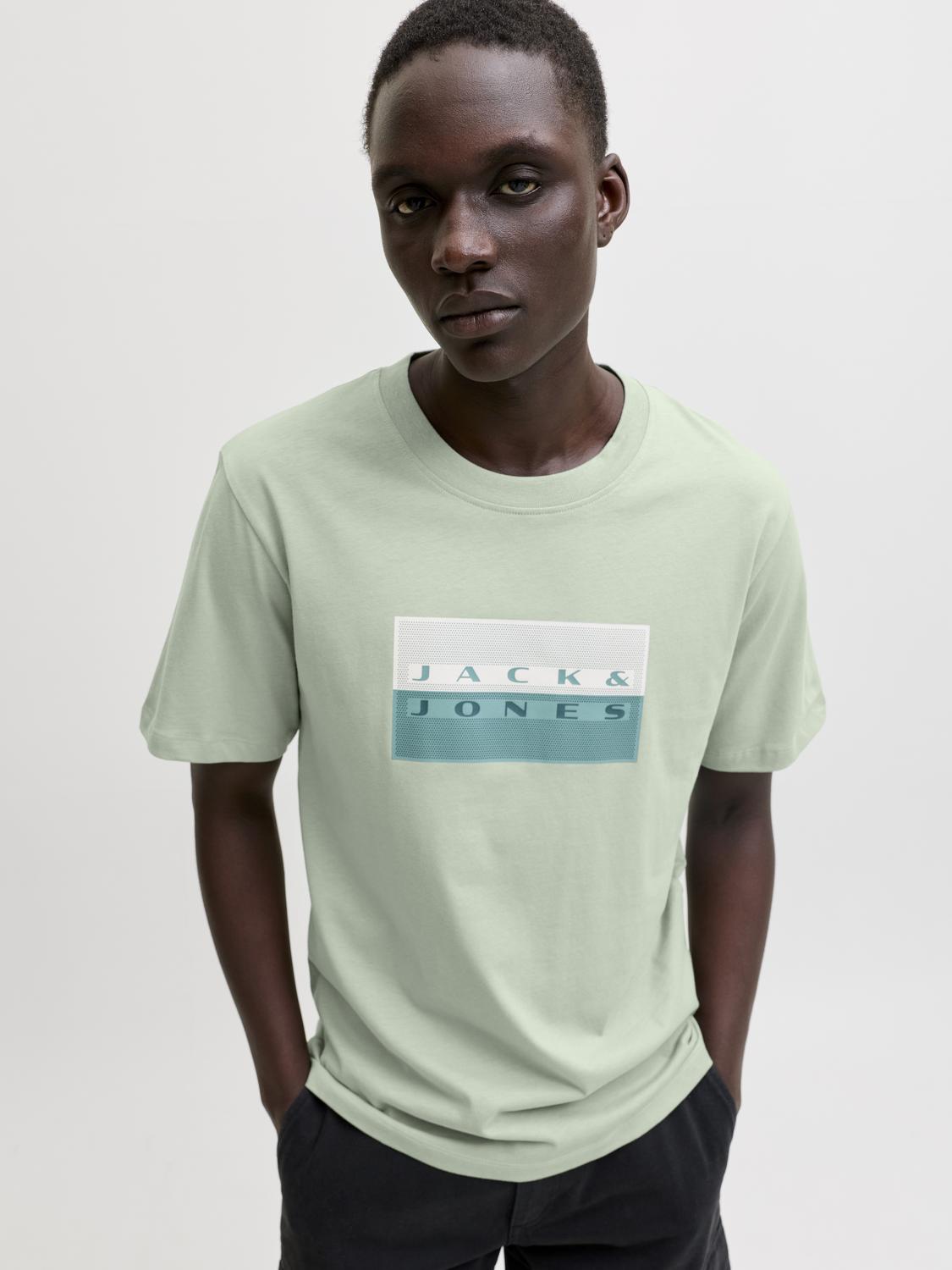 model_shot-creative